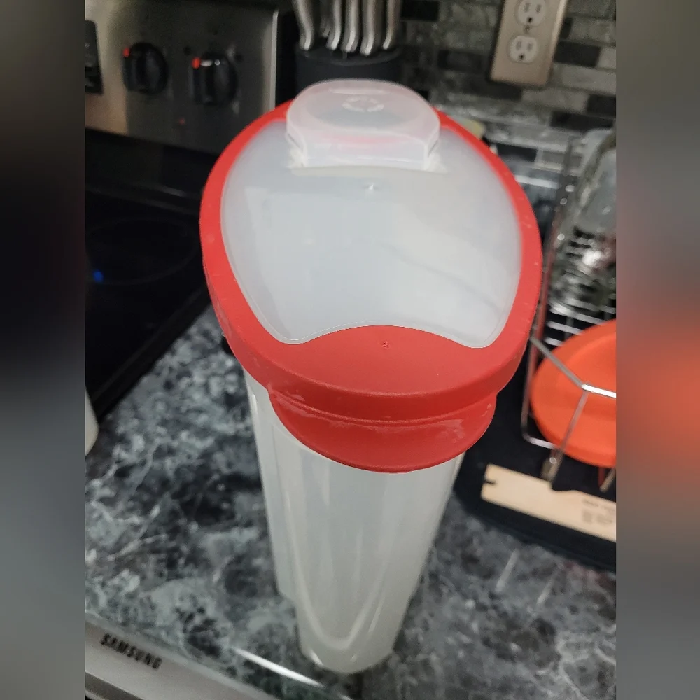 Rubbermaid Cereal Storage Container
